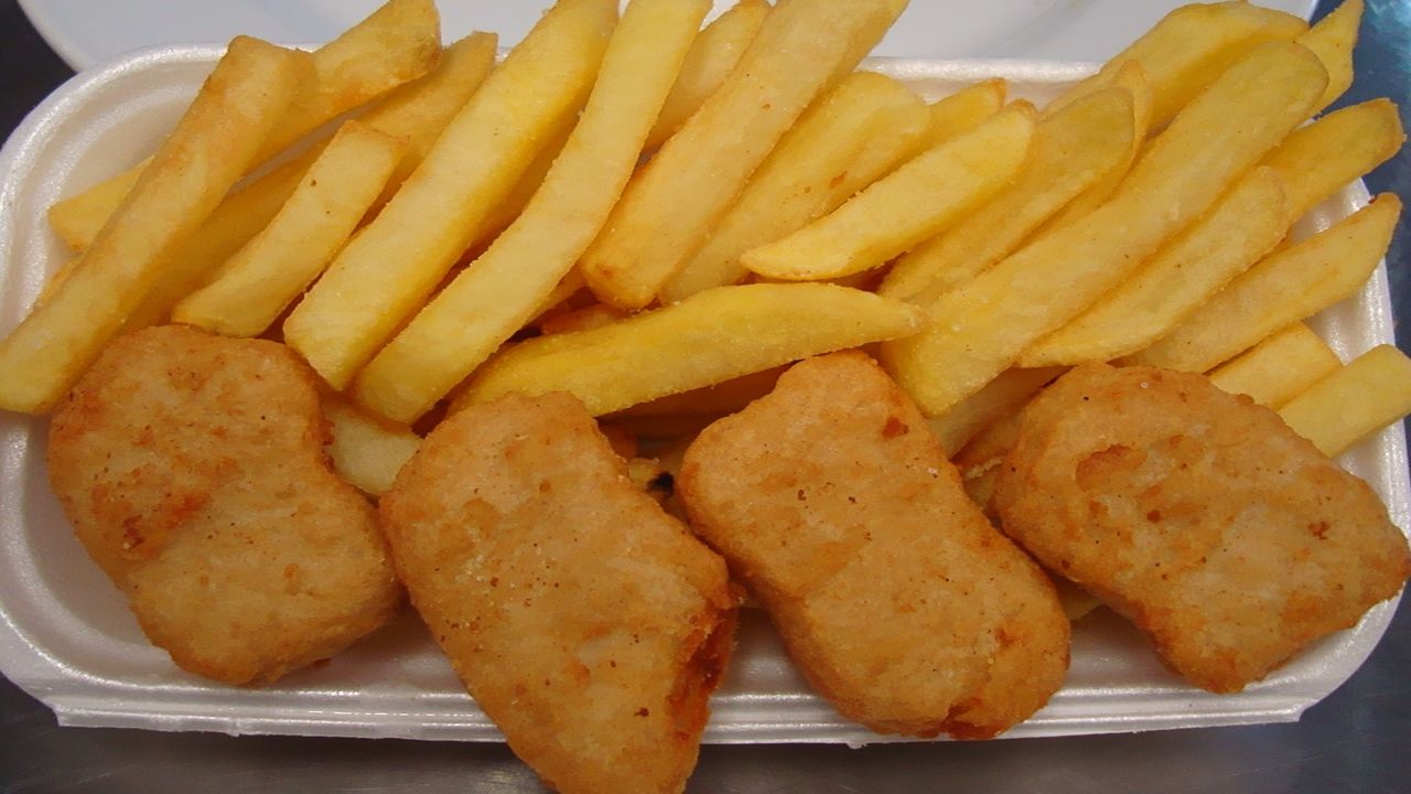 Chicken Nuggets (4) & Fries (Halal)