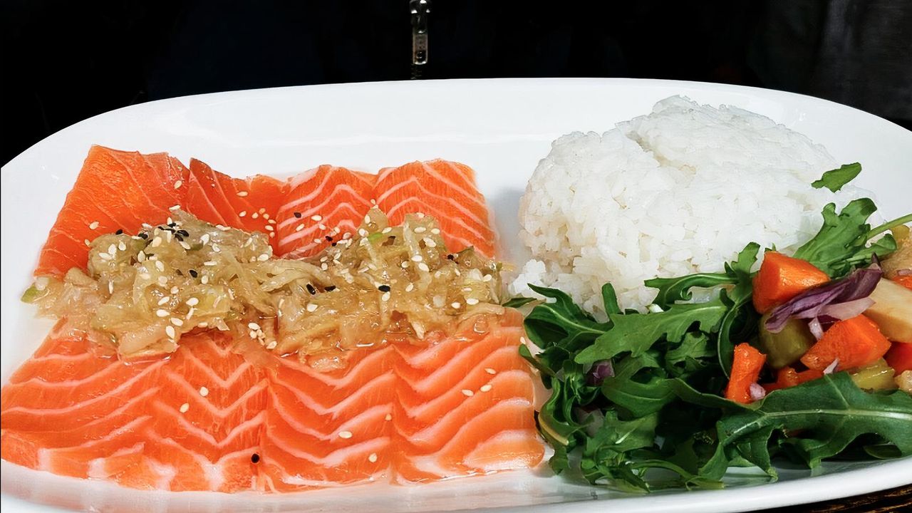 AKIO Salmon Sashimi