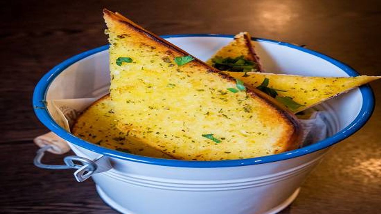 Oven Baked Garlic and Herb Bread (V)