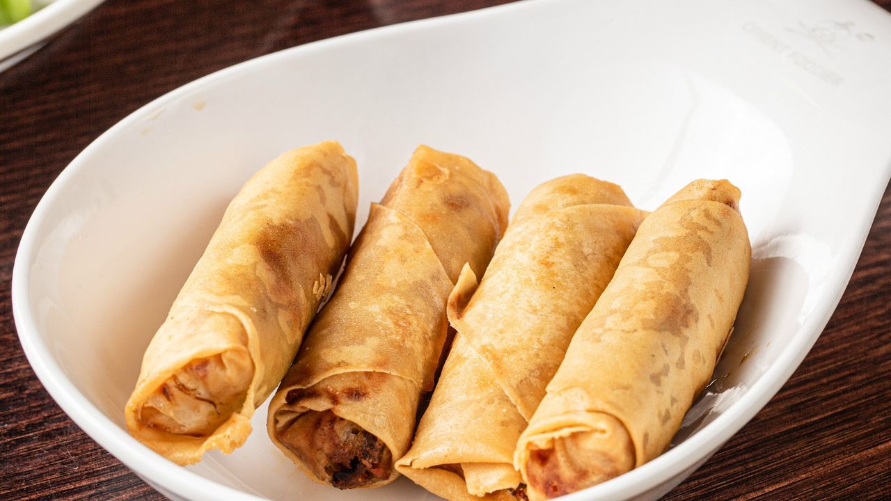 E01. Chicken Spring Rolls (4 Pcs.)