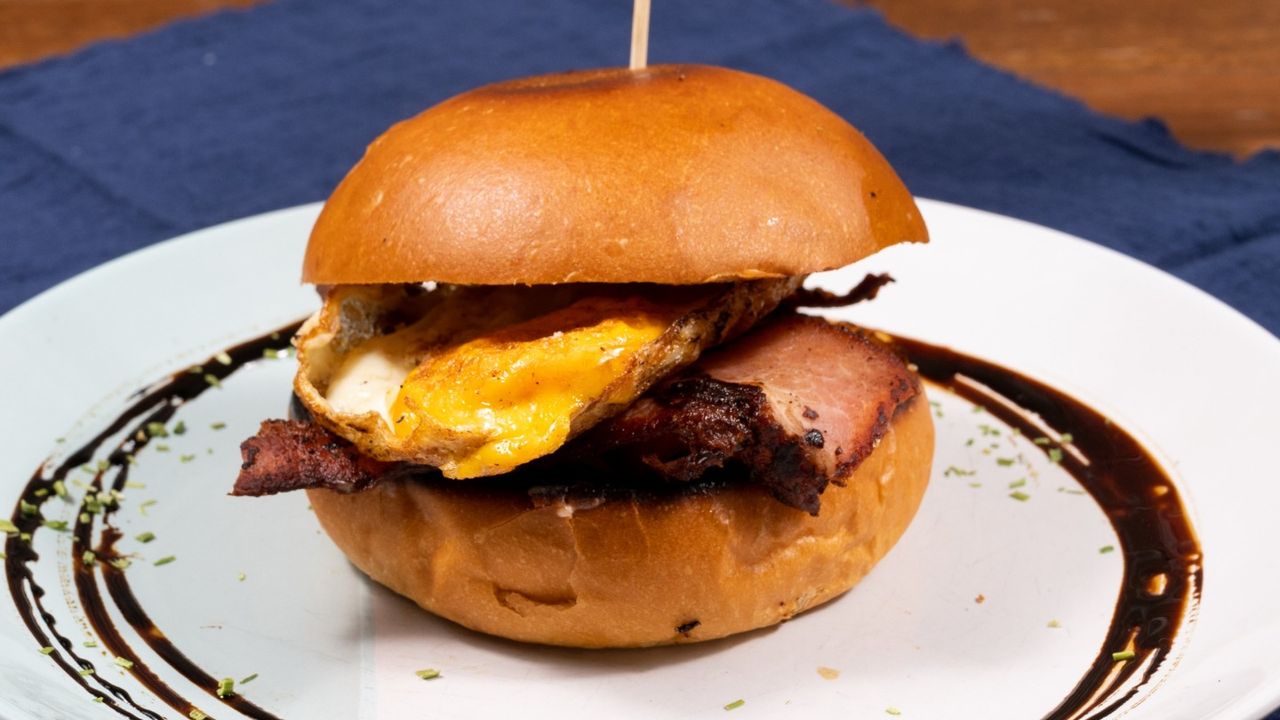 Bacon & Egg Burger