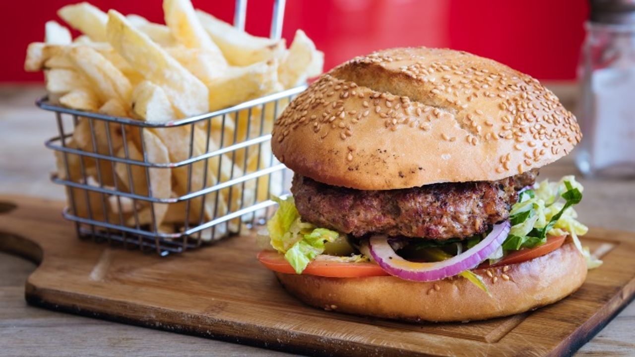 Beef & Lamb Burger (220gr) & Chips