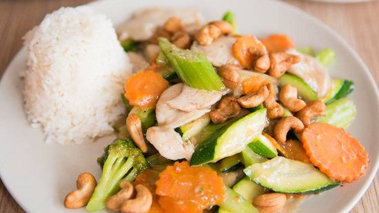 28. Chicken Cashew Nuts