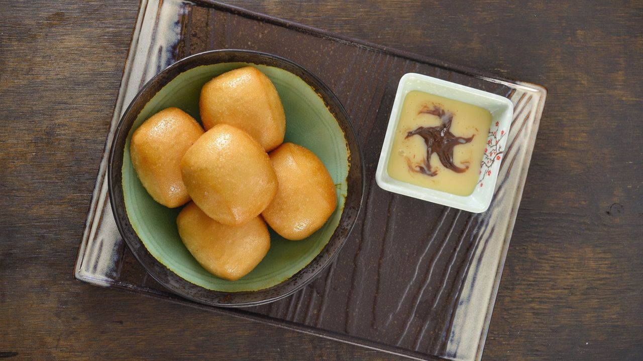704 Fried Mini Bread Rolls with Condensed Milk & Nutella