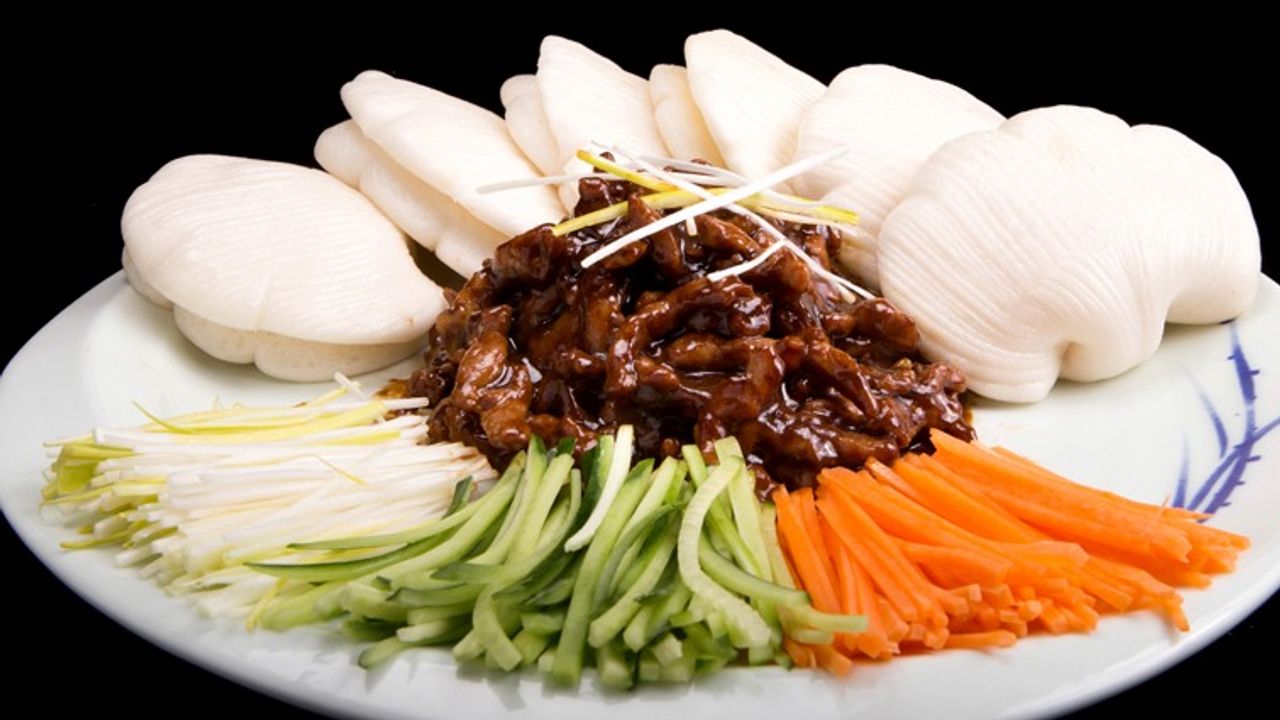 L04. Beijing Shredded Pork in Sweet Bean Sauce with Steamed Bun