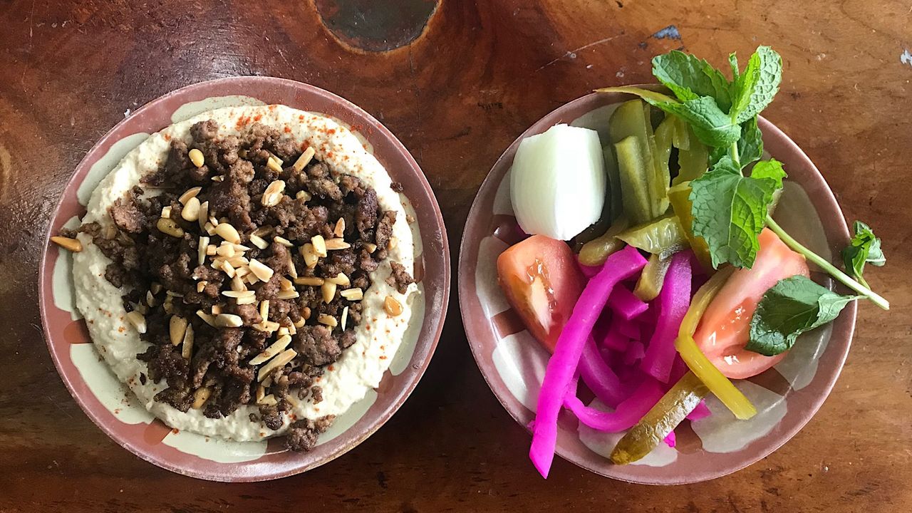 Hummus with lamb and pickles