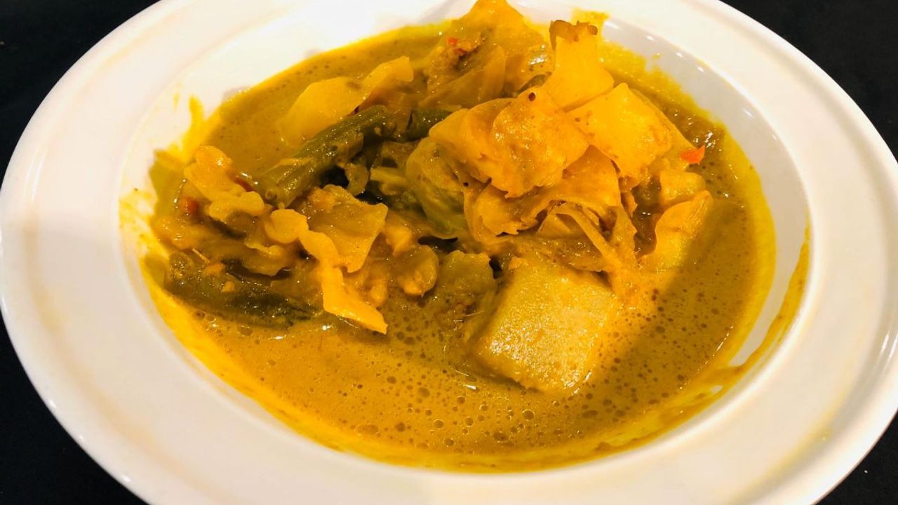 Jackfruit, Cabbage and Green beans Curry