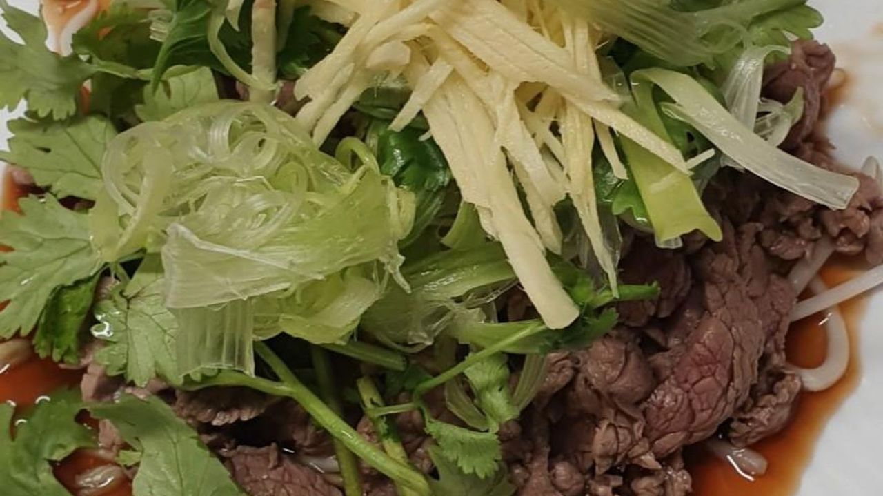 Steamed Beef with Ginger & Shallots