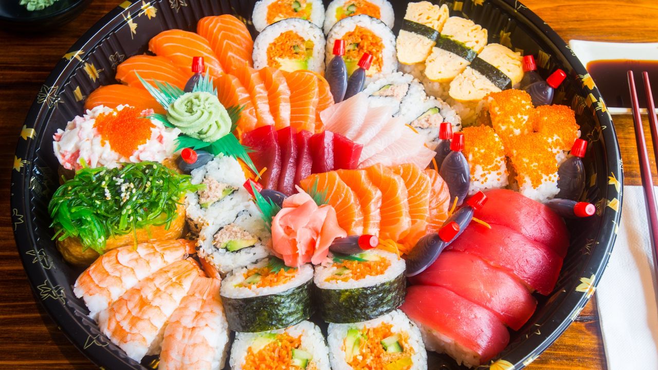 Sushi & Sashimi Platter (52 Pieces)
