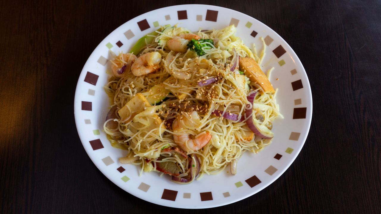 27. Singapore Noodle (Medium Hot)