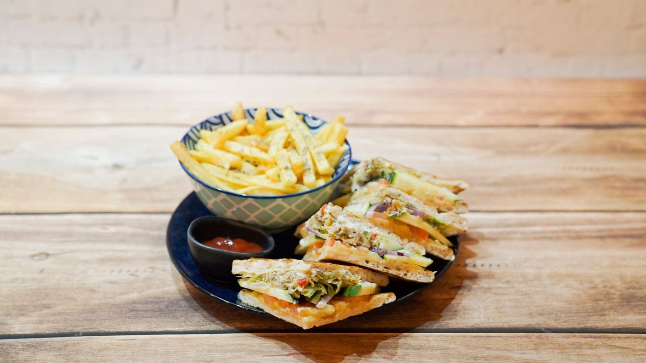 Vegetarian Club Sandwich (V)
