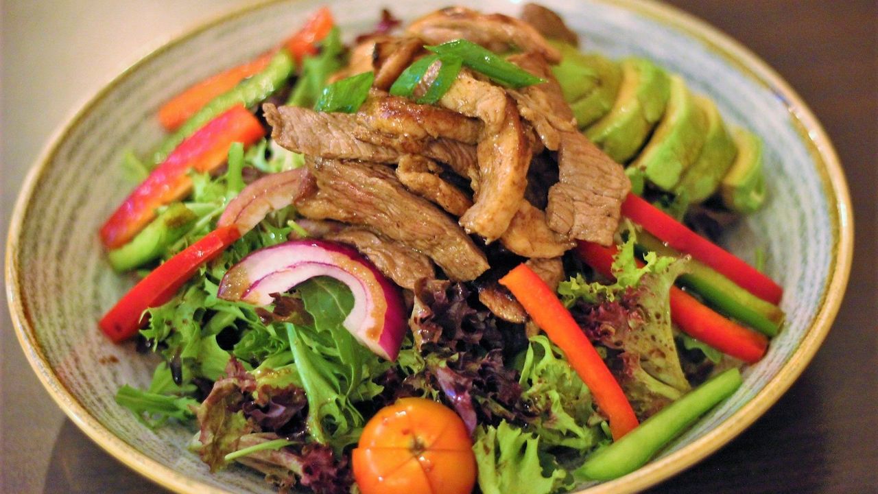 Mix Beef and Chicken Fajita Salad