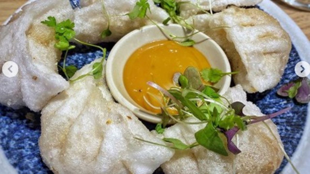 Steamed Chicken Dumplings (6 Pieces)