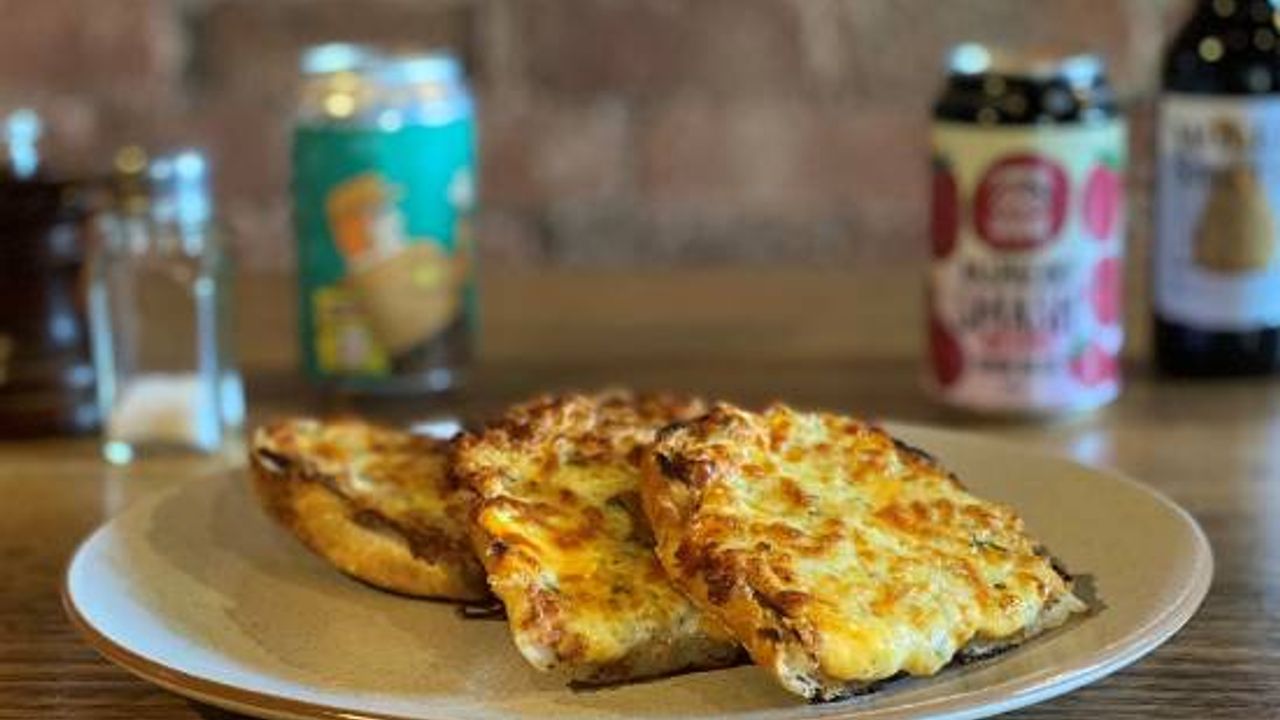 Cheesy Herb & Garlic Bread (v)