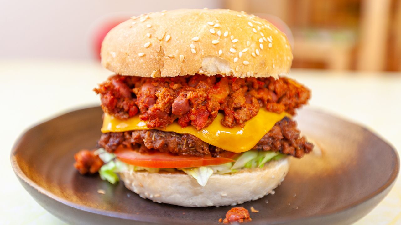 Coyote Chili Cheeseburger