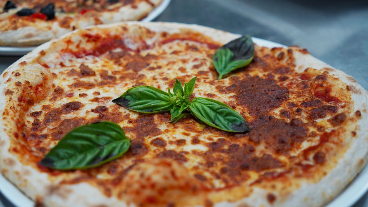 Margerita Pizza (Halal)