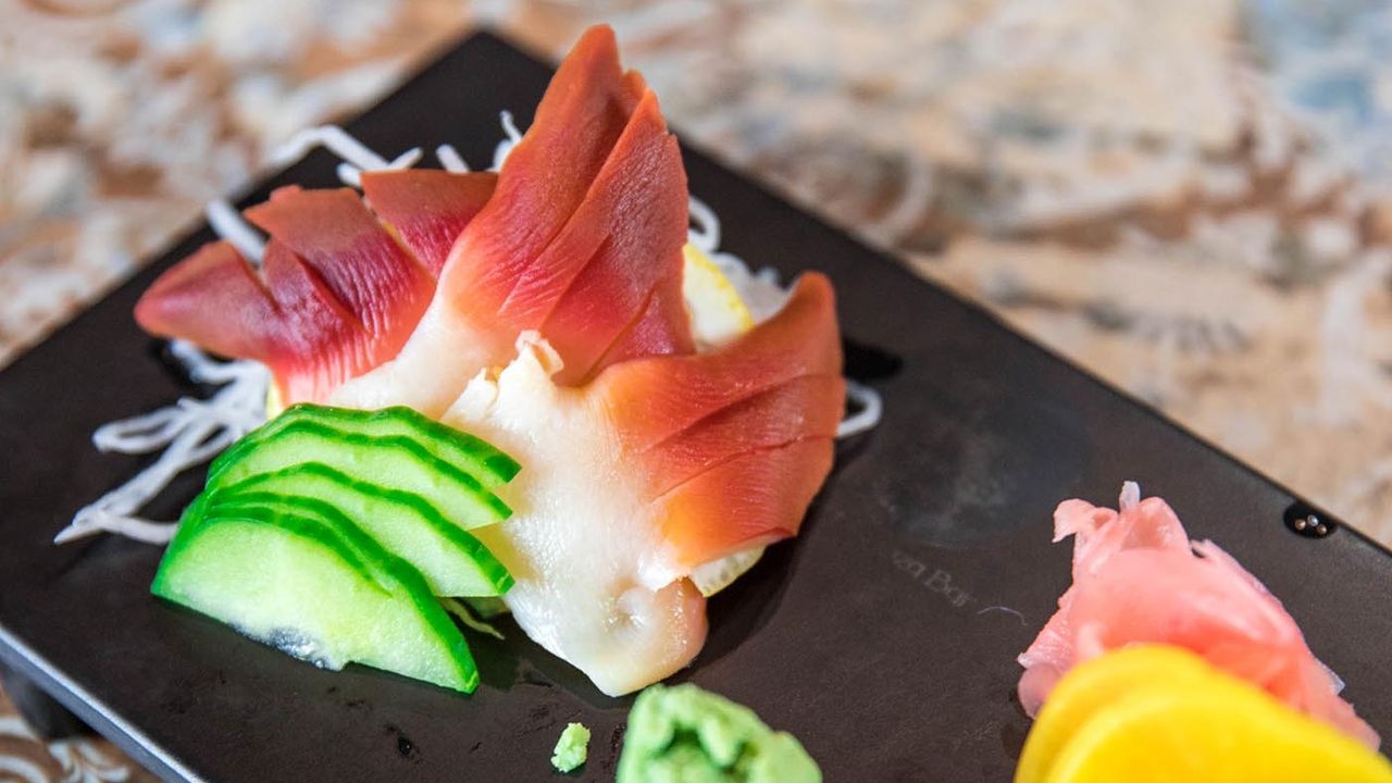 Hokkigai with Tsukemono