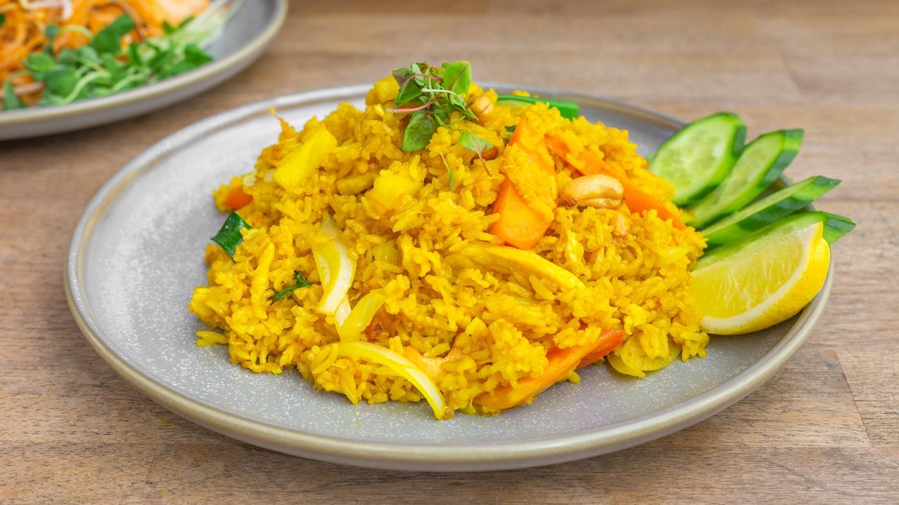 Royal Pineapple Fried Rice (Chicken and Prawn)