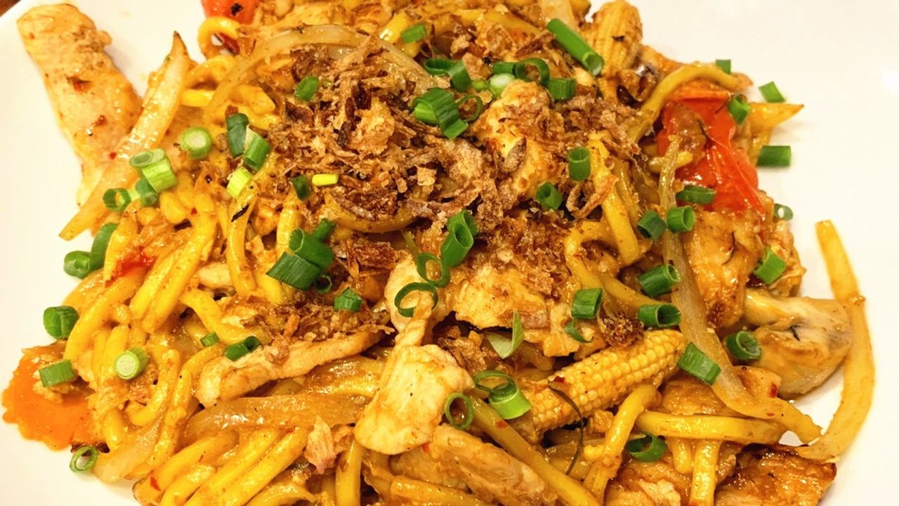 Hokkien Tomyum Fried Noodle