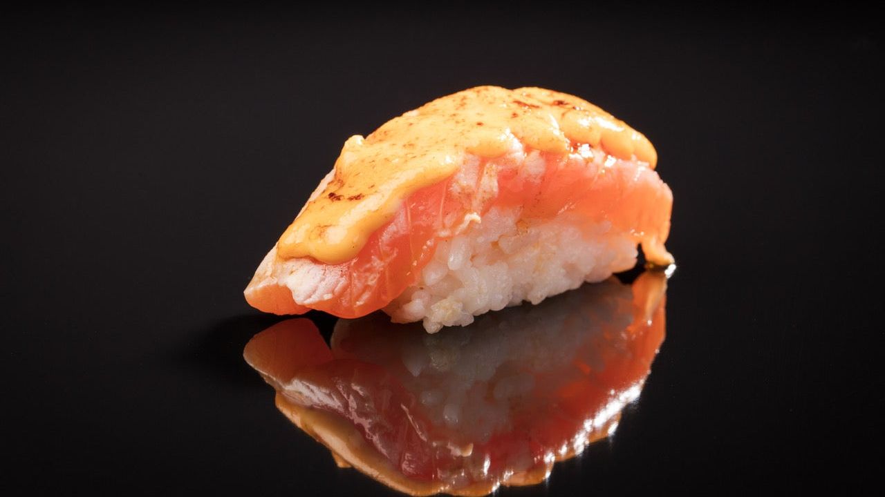 Spicy Mayo Salmon (Box of 4 Pieces)