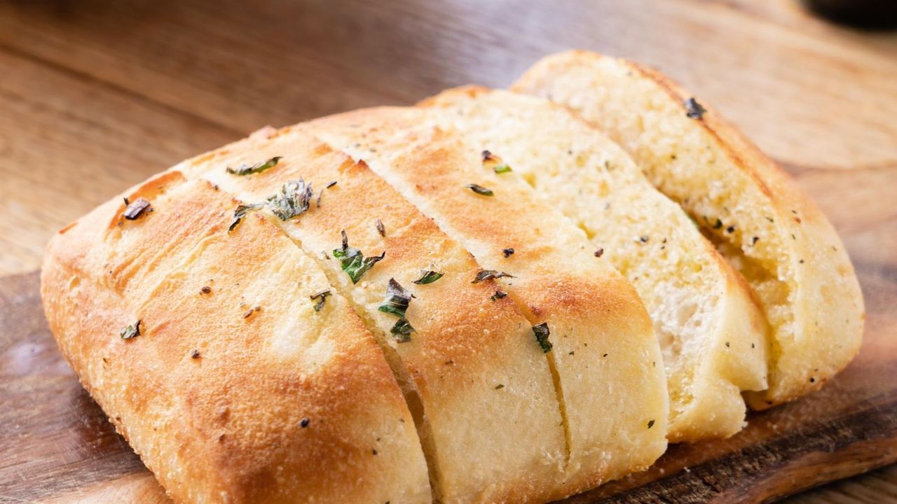 OVEN BAKED GARLIC BREAD