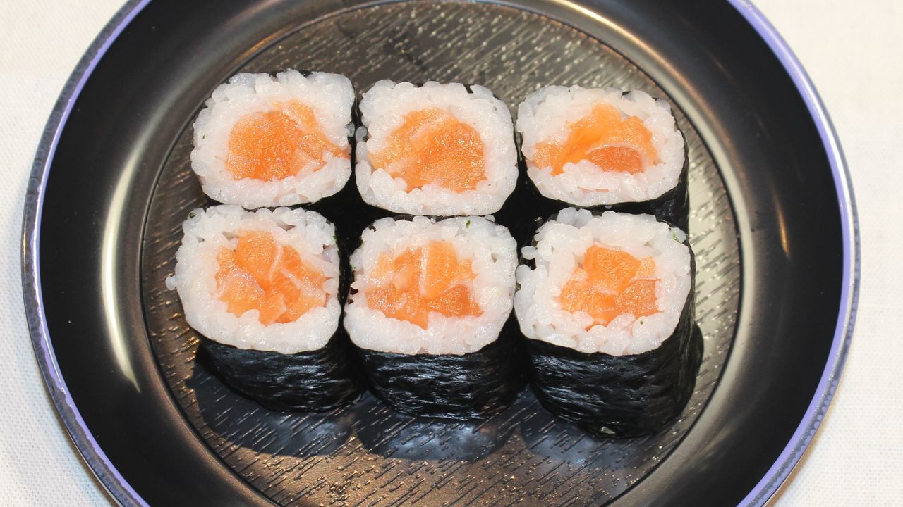 Salmon baby roll