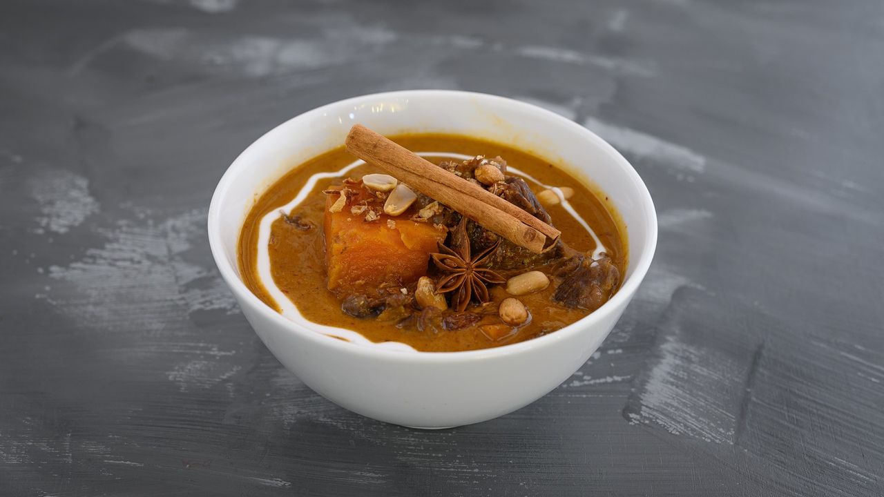 Main Serve Massaman Beef (served w/ complimentary rice) Curry