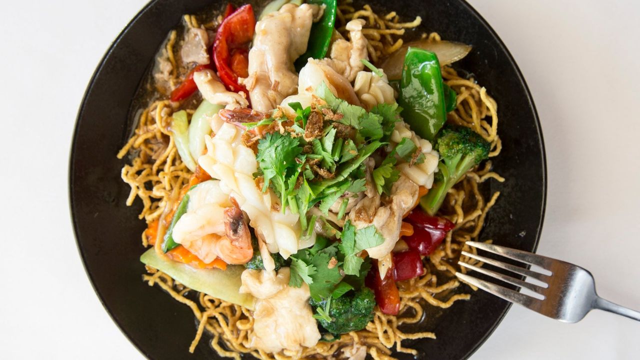 Crispy Fried Egg Noodles Combination - Mi Xao Don Thap Cam