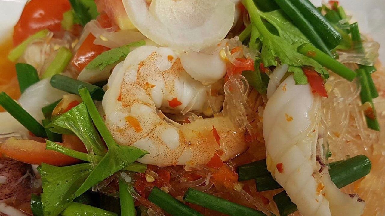 17. Grass Noodles Salad with Seafood N Minced Pork