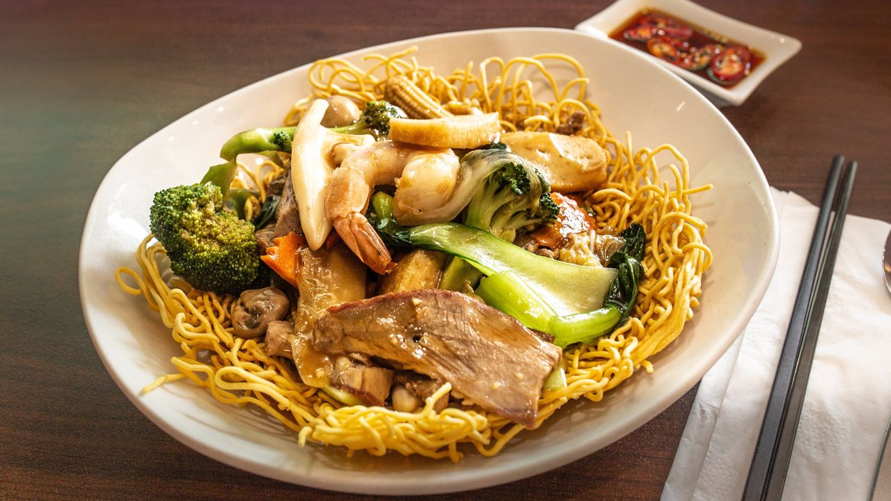 Fried Egg Noodle with Beef and Vegetable