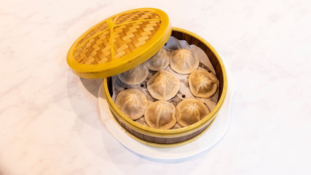 Steamed Shanghai Shao-Long-Bao 小籠包 (8 Pieces)