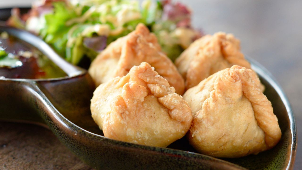 Curry puff (4 per serve)