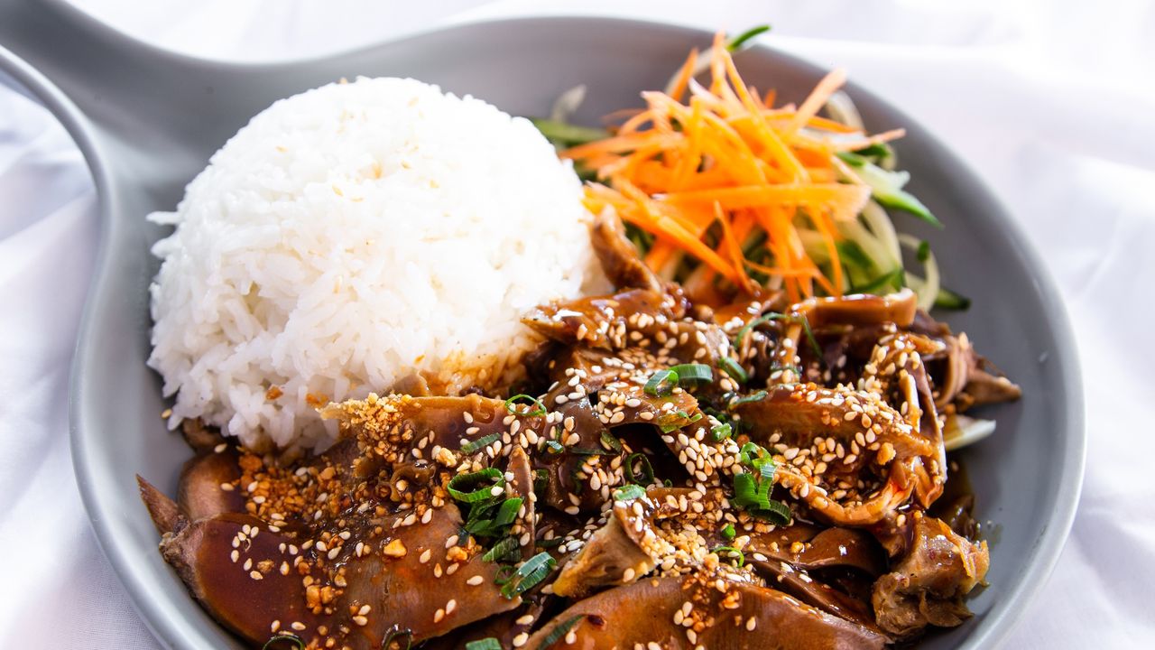 R03. Rice w/ Braised Beef Offal 卤牛杂饭