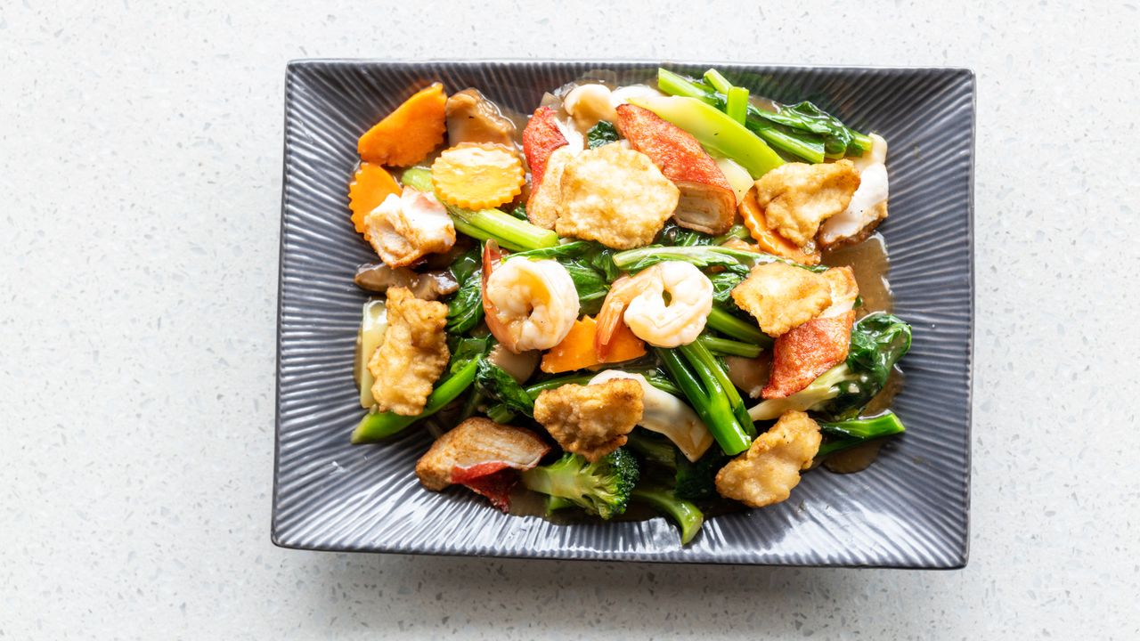 80. Stir Fried Noodle with Seafood