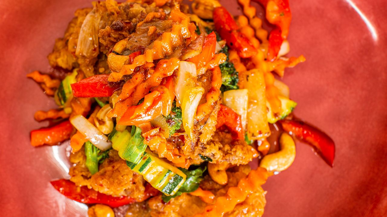 Pad Met Mamuang with Crispy Chicken
