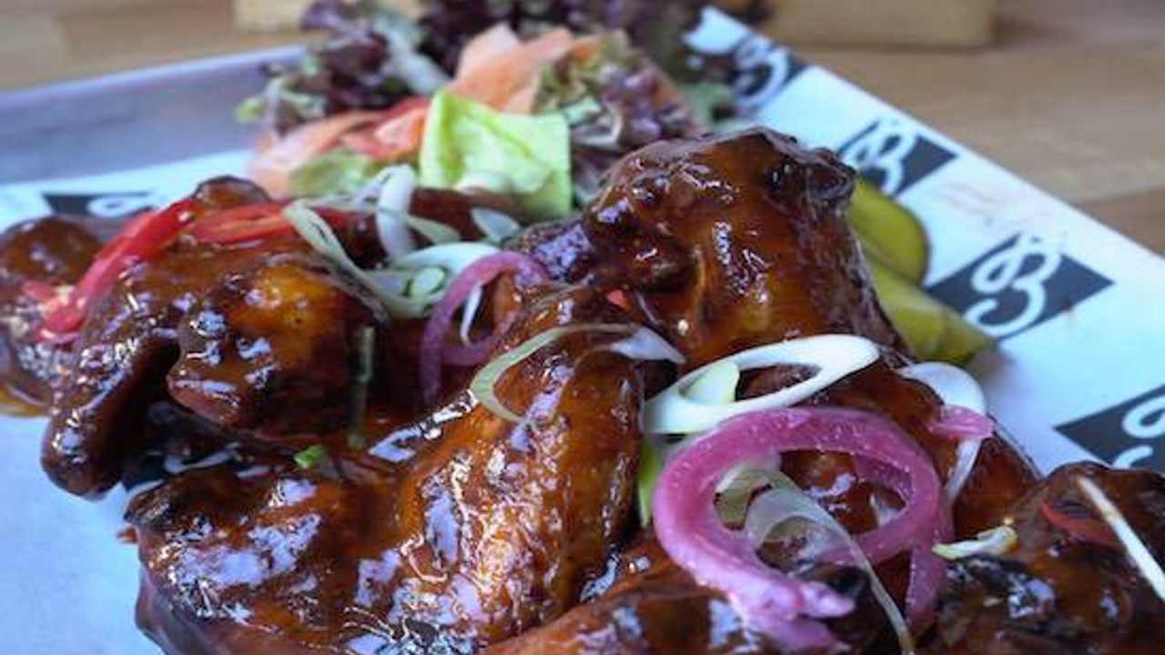 Smoked Chicken Wings inkl. Side