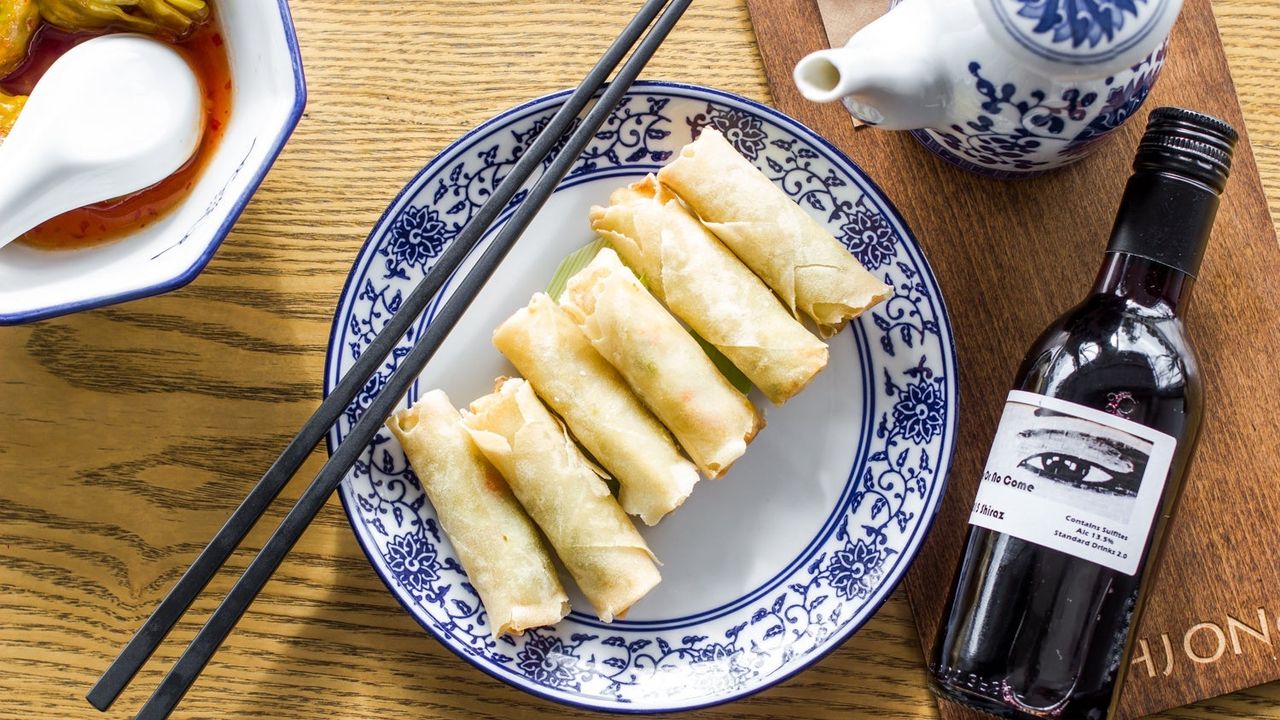 Mini Vegetarian Spring Rolls (6 Pieces)