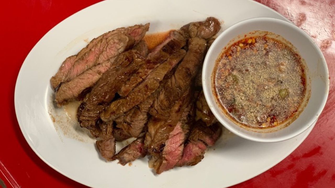 Grilled beef เนื้อย่าง