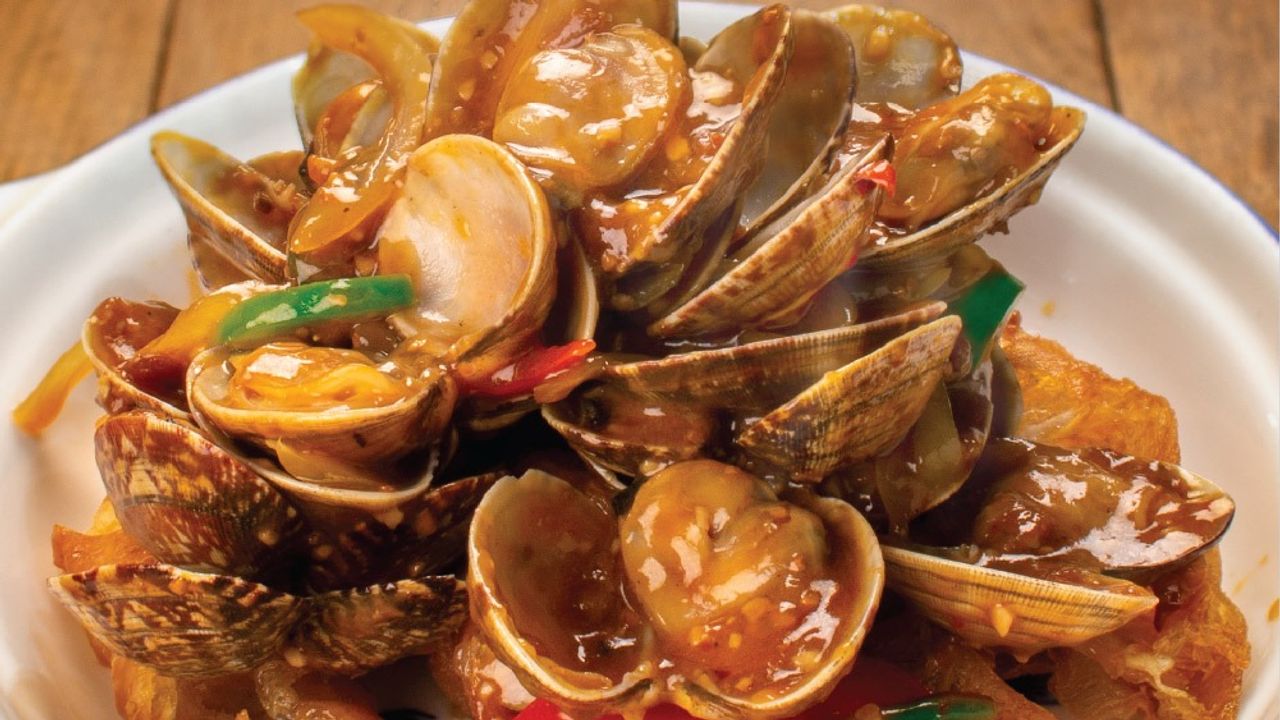 D1 Pipi In Xo Sauce With Crispy Chinese Doughnut XO