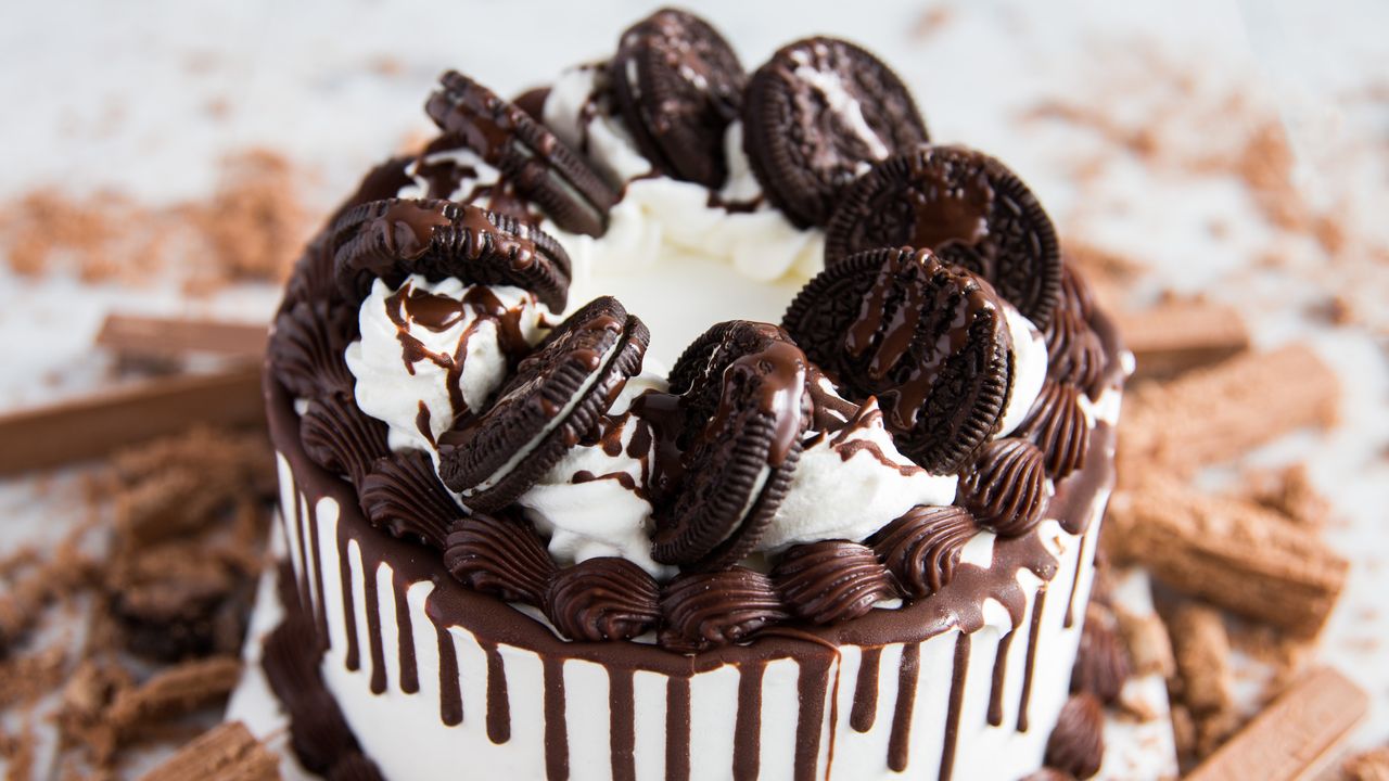 6" Oreo Cookie Cake
