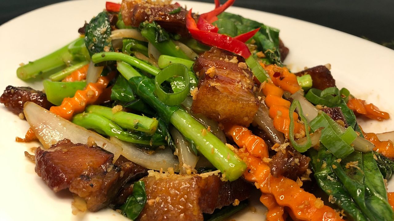 Stir Fry Kailan with Crispy Pork