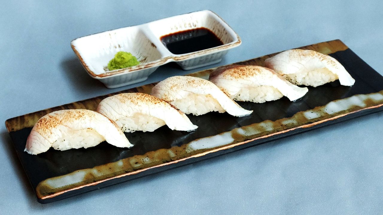 Seared Kingfish Nigiri (5 Pieces)