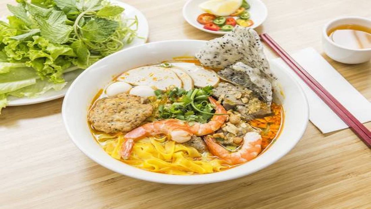 Quang style noodles w/ pork + prawn