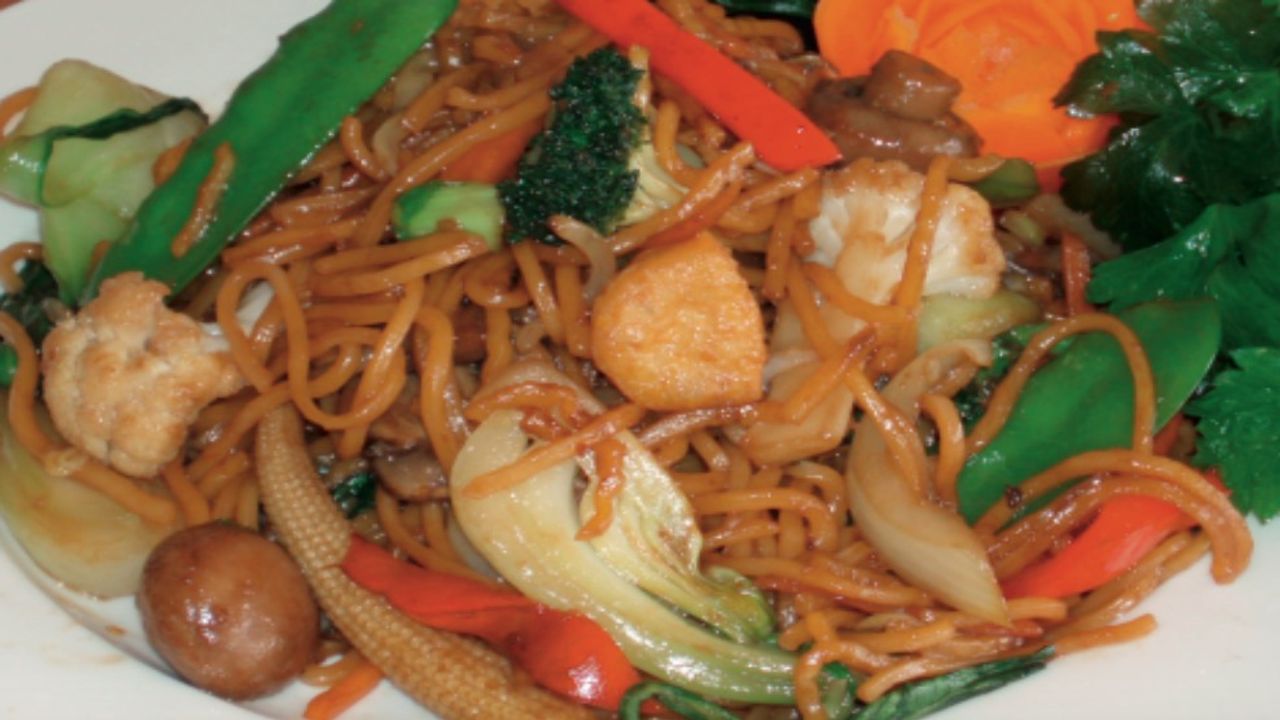 20. Vegetarian Noodles (V)