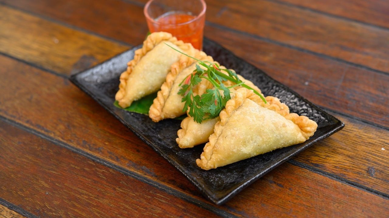 Curry Puff Vegetarian (4)