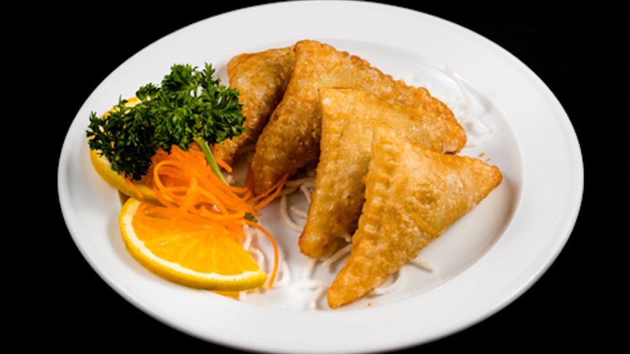 Curry Puff (V) (4 Per Serve)