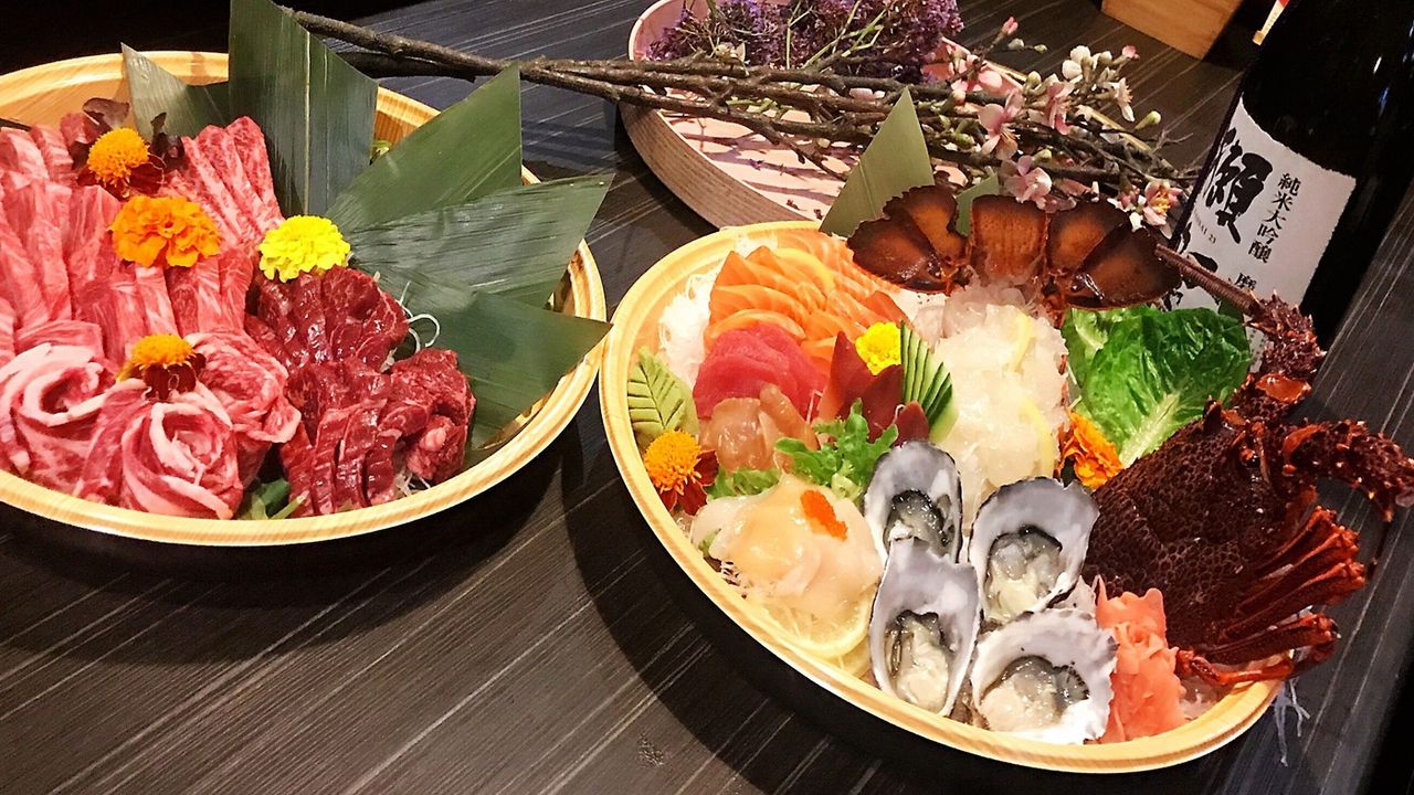 Deluxe Lobster Sashimi & Kobe M10 Beef Set for 3-4people