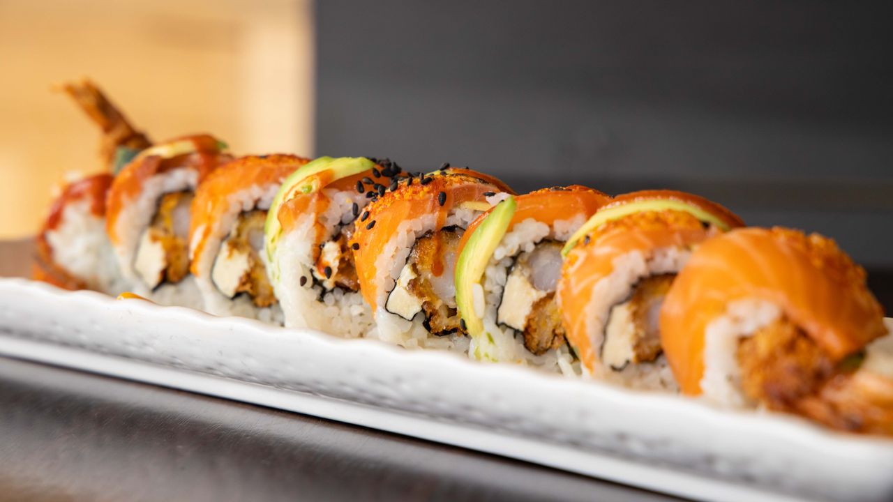 Dragon Prawn Roll (8 Pc)