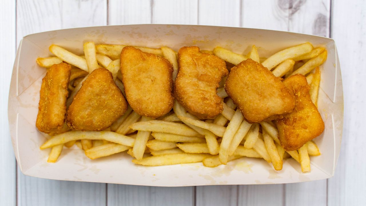 Chicken Nuggets (6) & Fries (Halal)