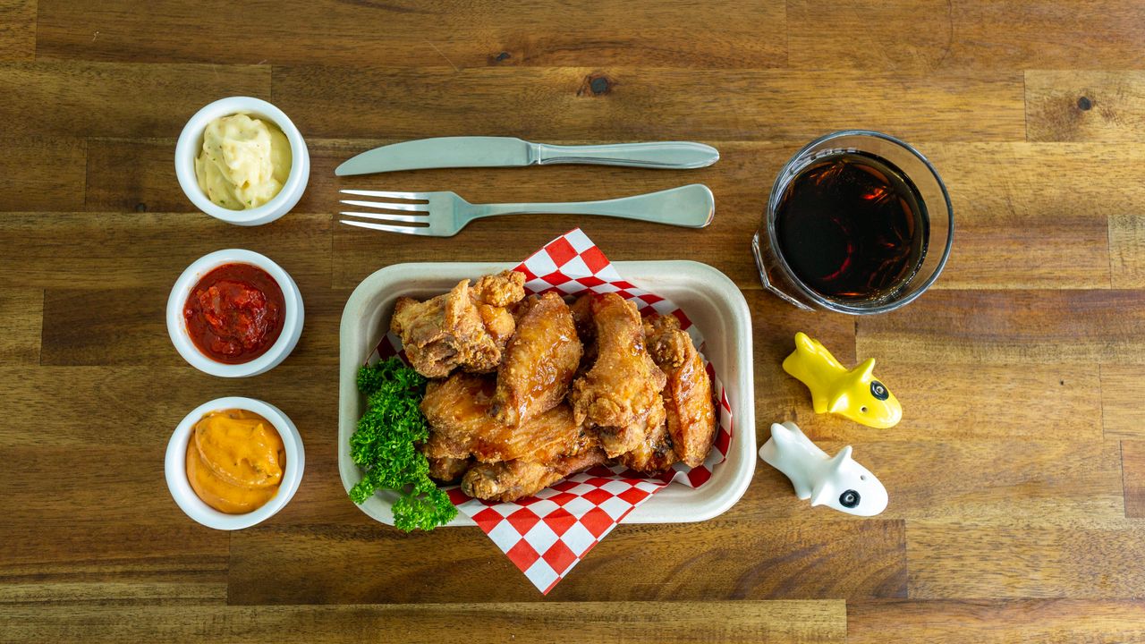 10 pieces Chicken Wings with sauce